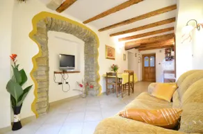 Spacious Apt with Stunning View in the Centre - Image 5