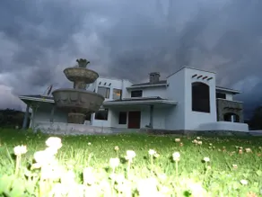 BEAUTIFUL HOUSE IN A NATURAL SETTING COUNTRYSIDE, LAKE, AND LUXURY - Image 2