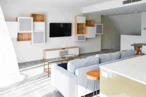 Spacious sun-drenched apartment, centrally located - Image 3