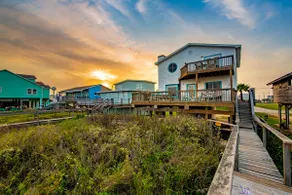 FRONT ROW SEATS TO THE GULF OF Mexico! There's No Better View  TOTAL RENOVATION - Image 3
