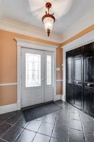 Beautiful Executive Townhouse - Image 2