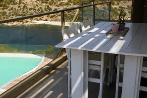 Luxurious villa with private swimming pool - Image 4