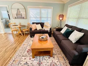 *Daze Off 3BR w/Hot Tub Beach•Concerts• Downtown - Image 2