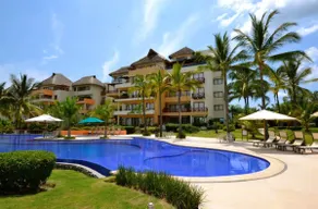 Luxurious oceanfront apartment with 8 pools - Image 4