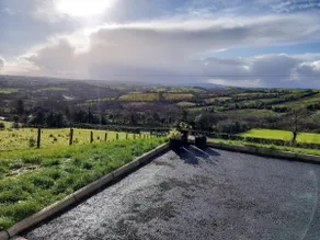 Quiet cottage, plenty of space and stunning views - Image 4