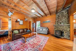 Pet friendly, private, prime Lake George location - Image 3