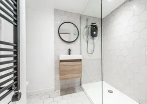 1 bedroom modern duplex - Image 3