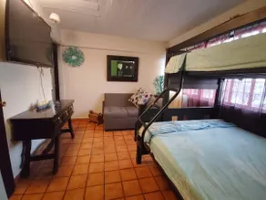 Beautiful Remodeled Bungalow Private pool - Image 3