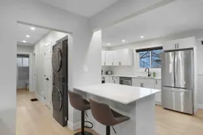 3BR Bungalow | North-Central Peterboro | Sleeps 8 - Image 5