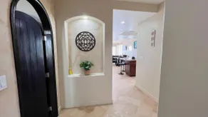 Beautiful Beach Front Condo near Downtown - Image 2