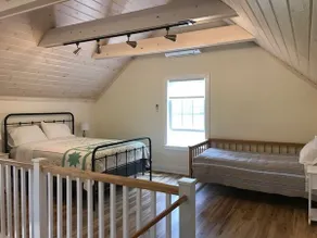 Oaks Creek Guest Cottage - Image 4