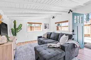 Bright, private home away from home - sleeps 4! - Image 3