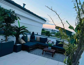 Beautiful penthouse, large outdoors, 5 min to Disney - Image 2