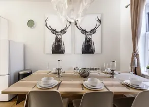 Spacious 3 Bed | Sleeps 8 | Ideal for Groups - Image 2
