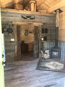 Quintessential Trappers Cabin - Image 4