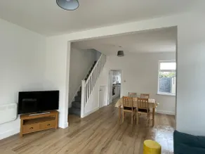 Modern, renovated 3 bed home near railway station - Image 3