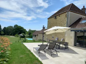 Family country house with pool - Image 2