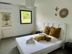 Beautiful 2 rooms – Close to port – Parking – Air conditioning - Image 4