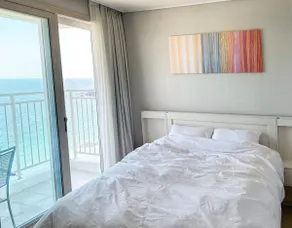 14th floor by the sea (2 bedrooms + living room/kitchen) - Image 5