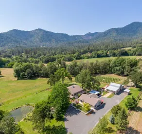Applegate cottage at boutique winery! - Image 3