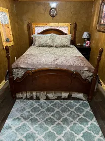 Cozy 1 bedroom cabin with private hot tub! - Image 4