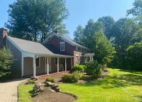 Historic 3 bedroom Farmhouse on 5 private acres. - Image 3