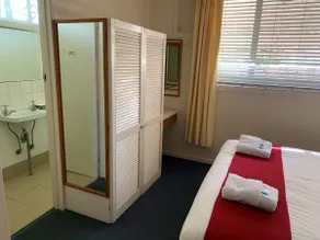 1 Bedroom with private bathroom - Image 3