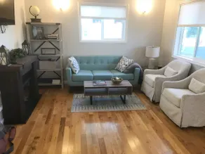 Charming Parkside Bungalow-2 blocks from downtown! - Image 3