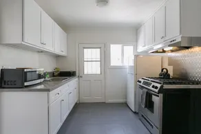 Entire Place, Parking, Train, Laundry, DTV - Image 3