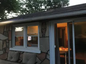 Cute Tiny House Right On the Lake - Image 4