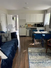 Gabriola Studios Large Private Suite with Hot Tub - Image 2