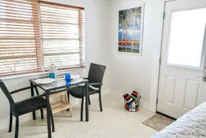 Island Micro-Studio with kitchenette & courtyard - Image 3