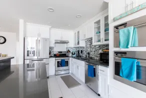 Beach house with Postcard worthy views - Image 3