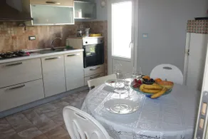 Pescara: large apartment in a villa - Image 2