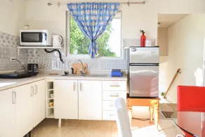 Double bed loft/ 5 min airport + A/C - Image 3