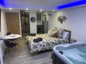 Cozy jacuzzi - Image 5