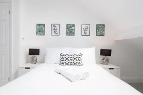 The Comet - A Home with 4 Bedrooms and 3 Bathrooms near Alton Towers for You - Image 2