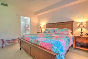 Tropical Retreat w/ Heated Pool in Coral Falls - Image 4
