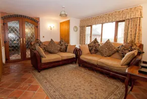 Coach House at Oaks Barn Farm Alcester with optional hire Salt water hot tub - Image 4