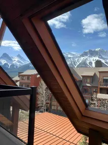 Luxury Hotel Room Free Parking, Pool &Hot Tub - Image 4