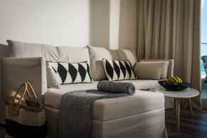 Luxury Central Sea View Apaprtment - Image 3