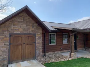 Cozy Cabin Getaway with Fireplace, Kitchen, Jacuzzi Tub - Sleeps 2 - Image 3