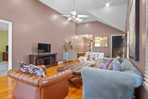 Spacious & Comfortable near Airport & Downtown - Image 5
