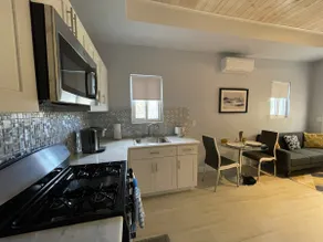 Nicoles Nest Brand New Exquisite Studio Hideaway - Image 5