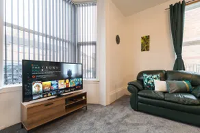 Mercy Way 4 Bedroom-6 Beds-Central Hull-Sleeps 8 - Image 4