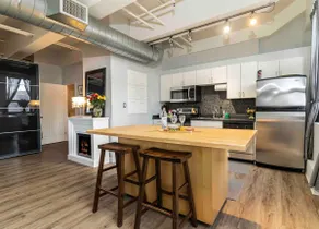 Large chic loft downtown near Rogers Ice District - Image 4