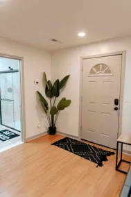 Funkytown Loft: Located on Mass St. - 4 beds/2 ba! - Image 4