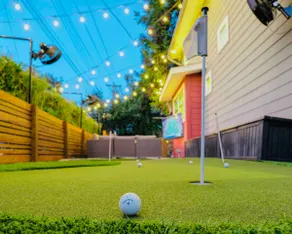 VIP Downtown-Huge Hot Tub+Golf Green+Patio Misters - Image 4