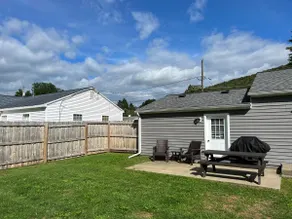 Cute, Cozy small 2 bedroom, one bathroom home. - Image 3