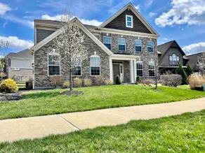 Large Executive Home In Lebanon Golf Community - Image 2
